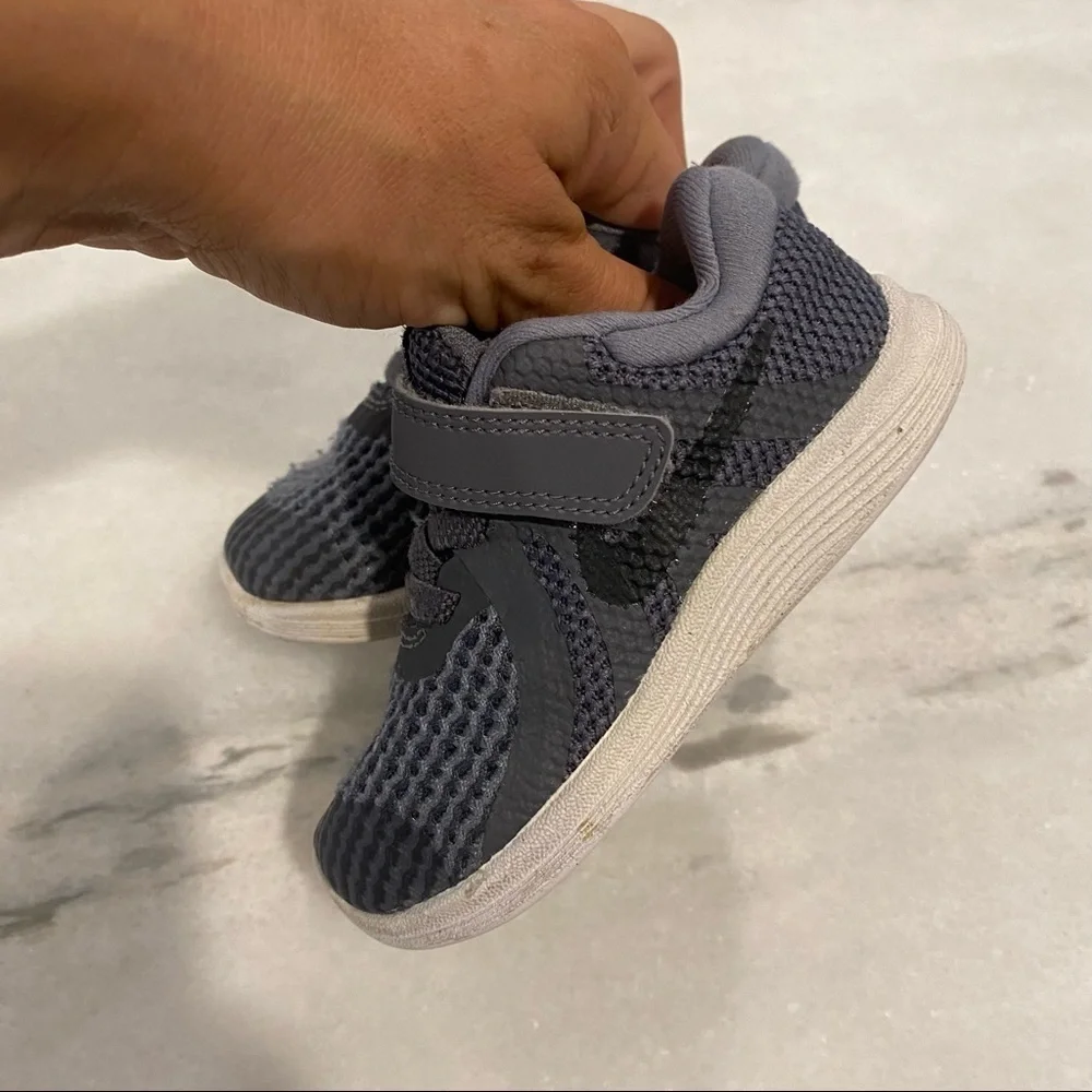 Nike kids revolution